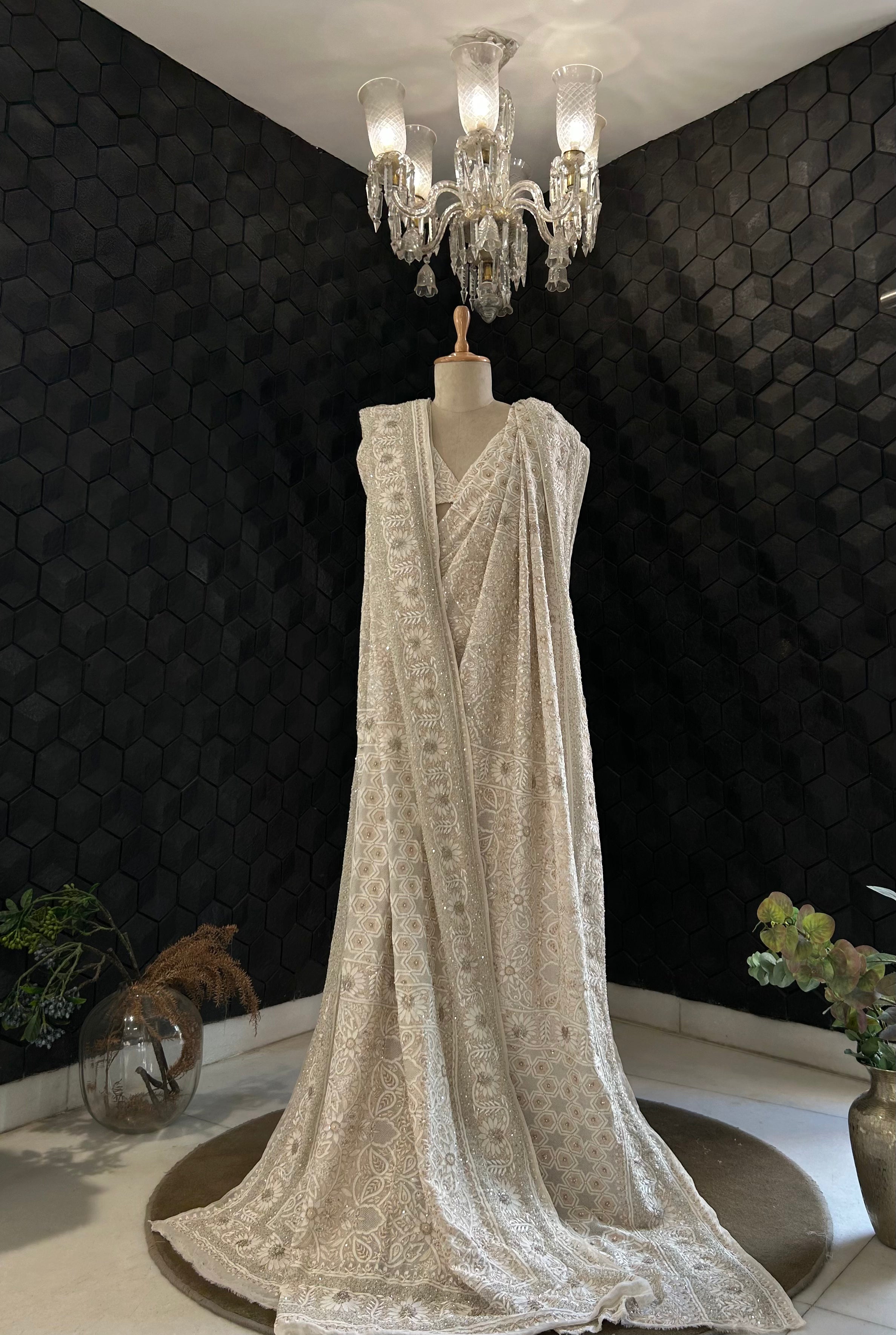 Premium Off White Georgette Ek -Taar Resham Thread Chikankari Saree