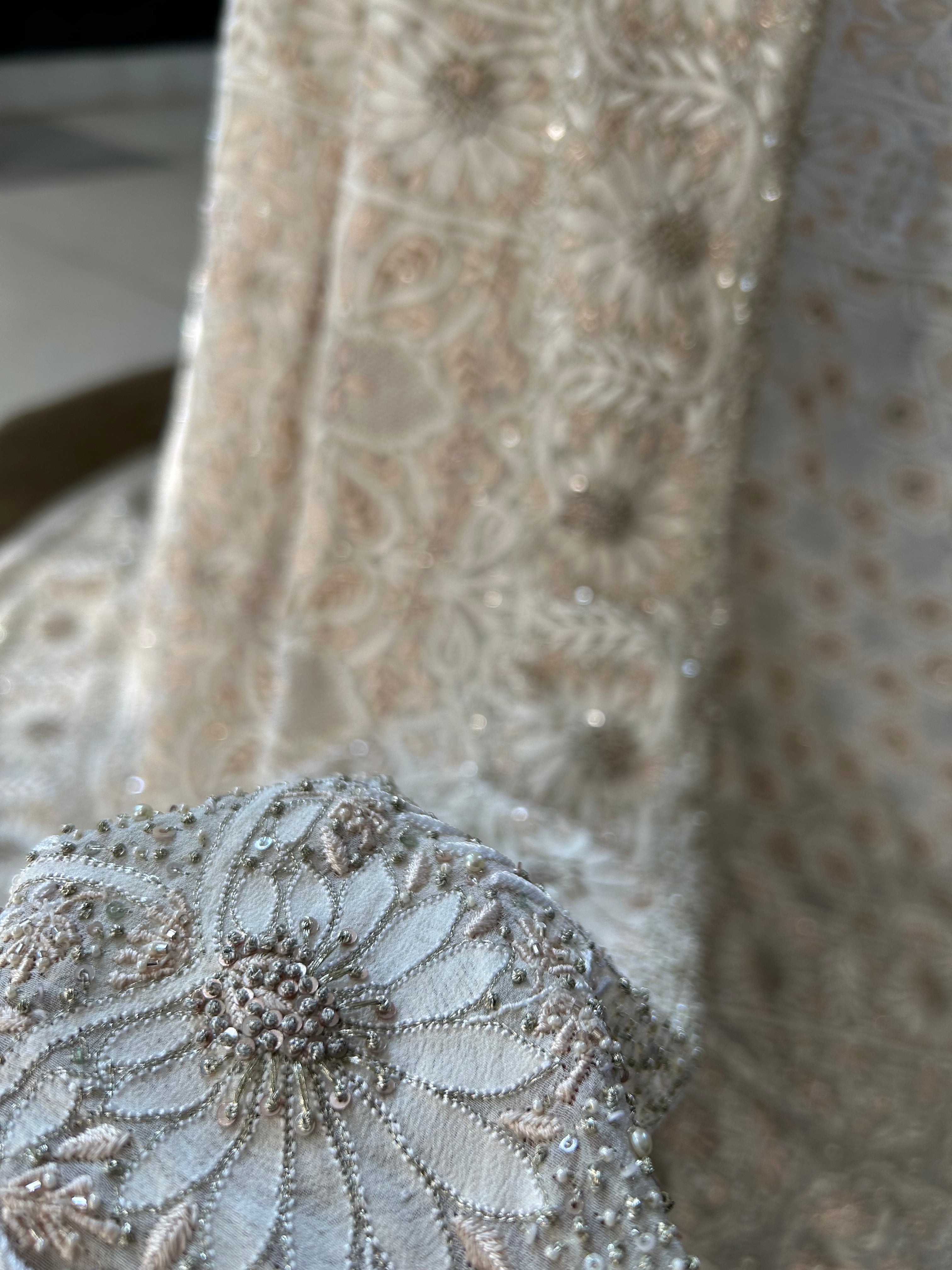 Premium Off White Georgette Ek -Taar Resham Thread Chikankari Saree