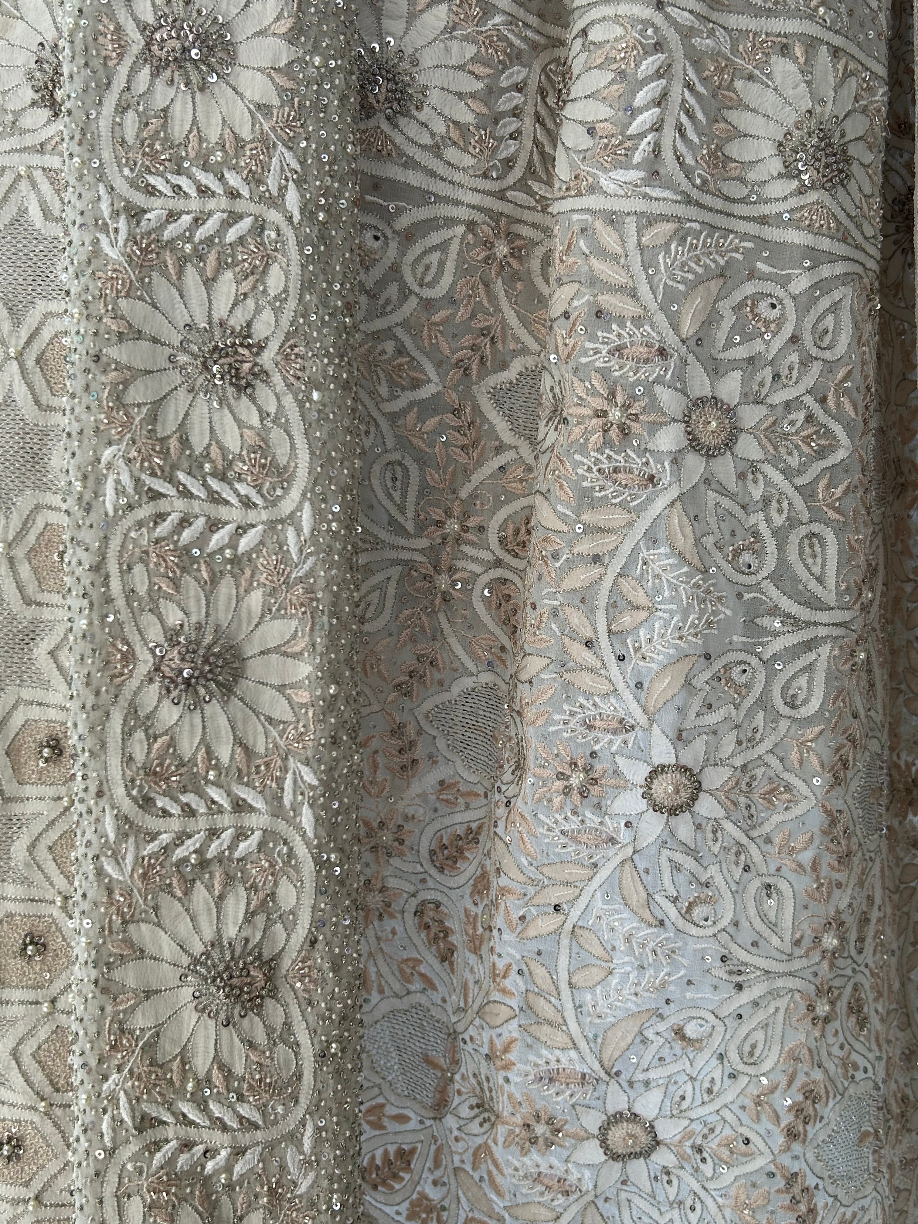 Premium Off White Georgette Ek -Taar Resham Thread Chikankari Saree
