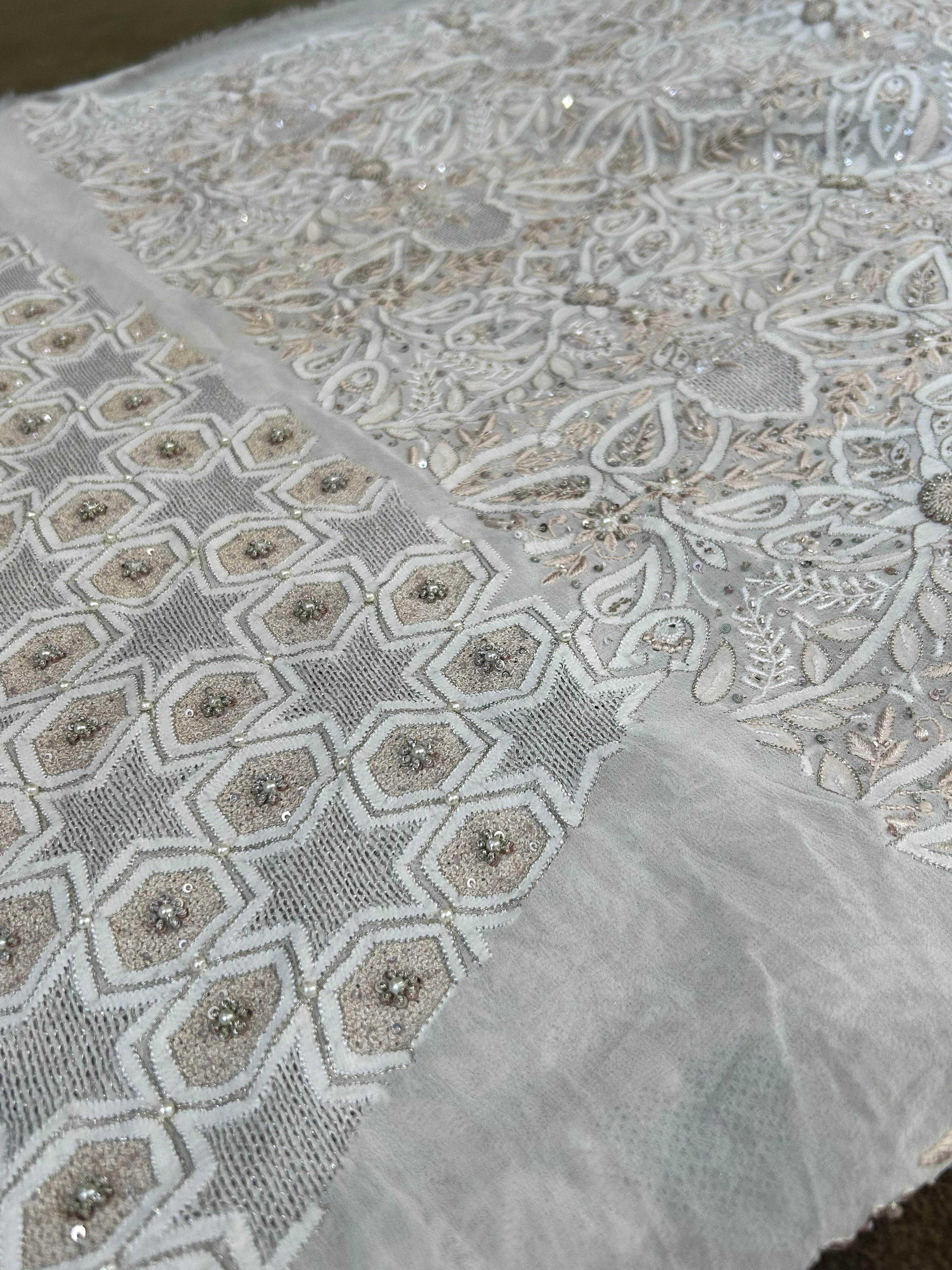 Premium Off White Georgette Ek -Taar Resham Thread Chikankari Saree