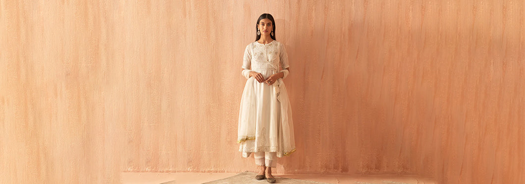 Elevate Your Style with Chikankari Anarkali: Embracing the Exquisite Fusion of Elegance and Grace