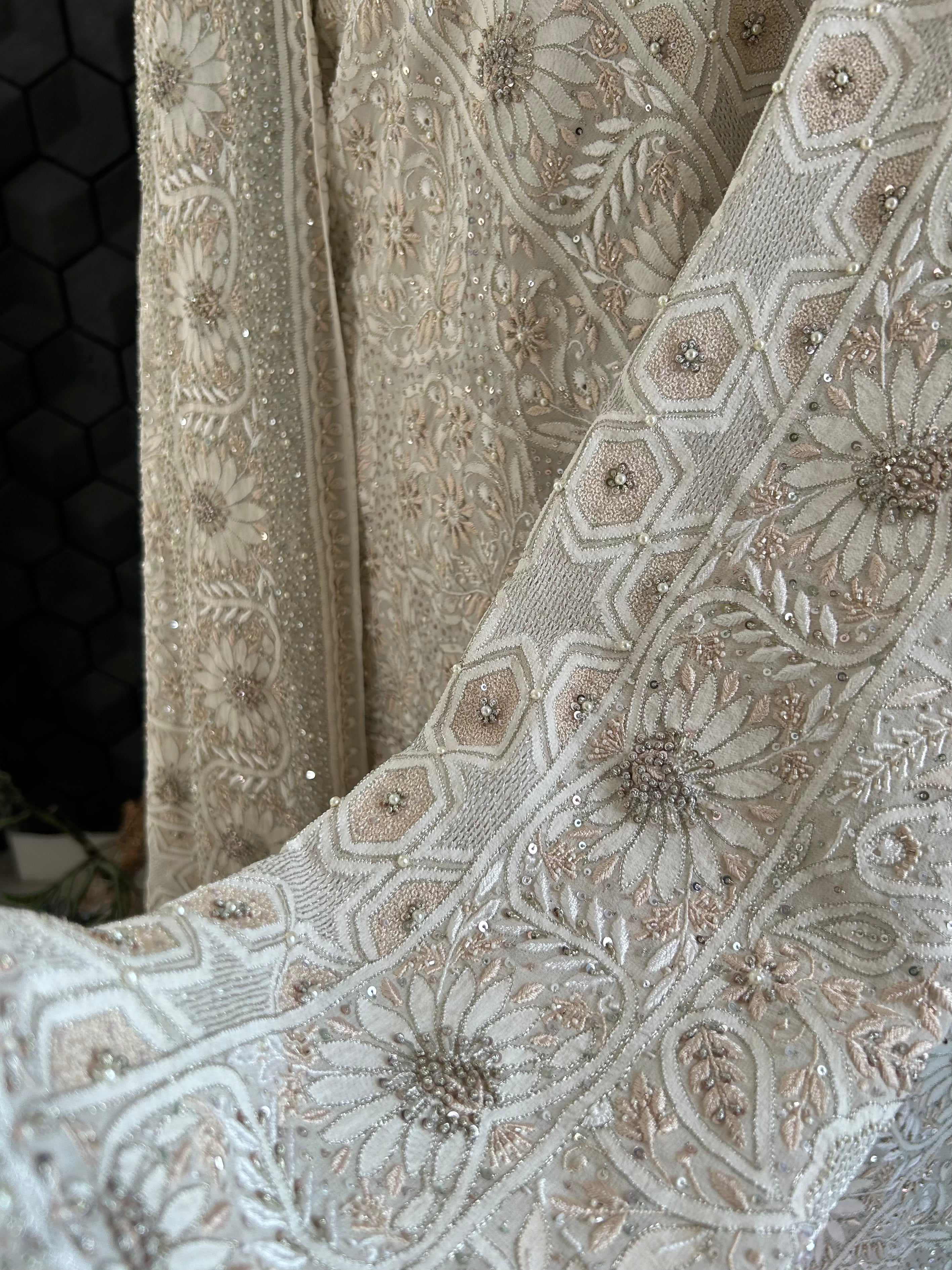 Premium Off White Georgette Ek -Taar  Resham Thread Chikankari Saree