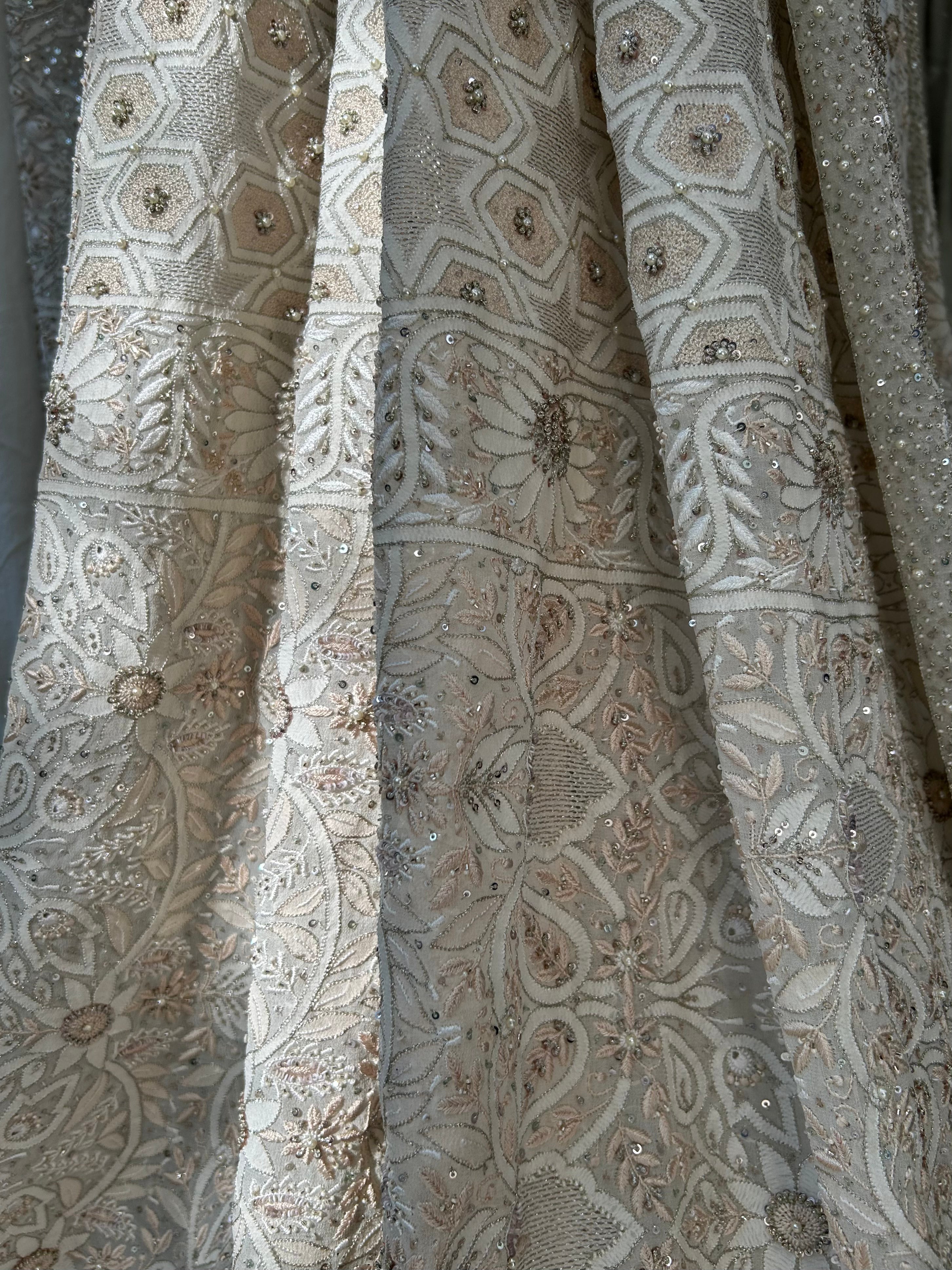 Premium Off White Georgette Ek -Taar  Resham Thread Chikankari Saree