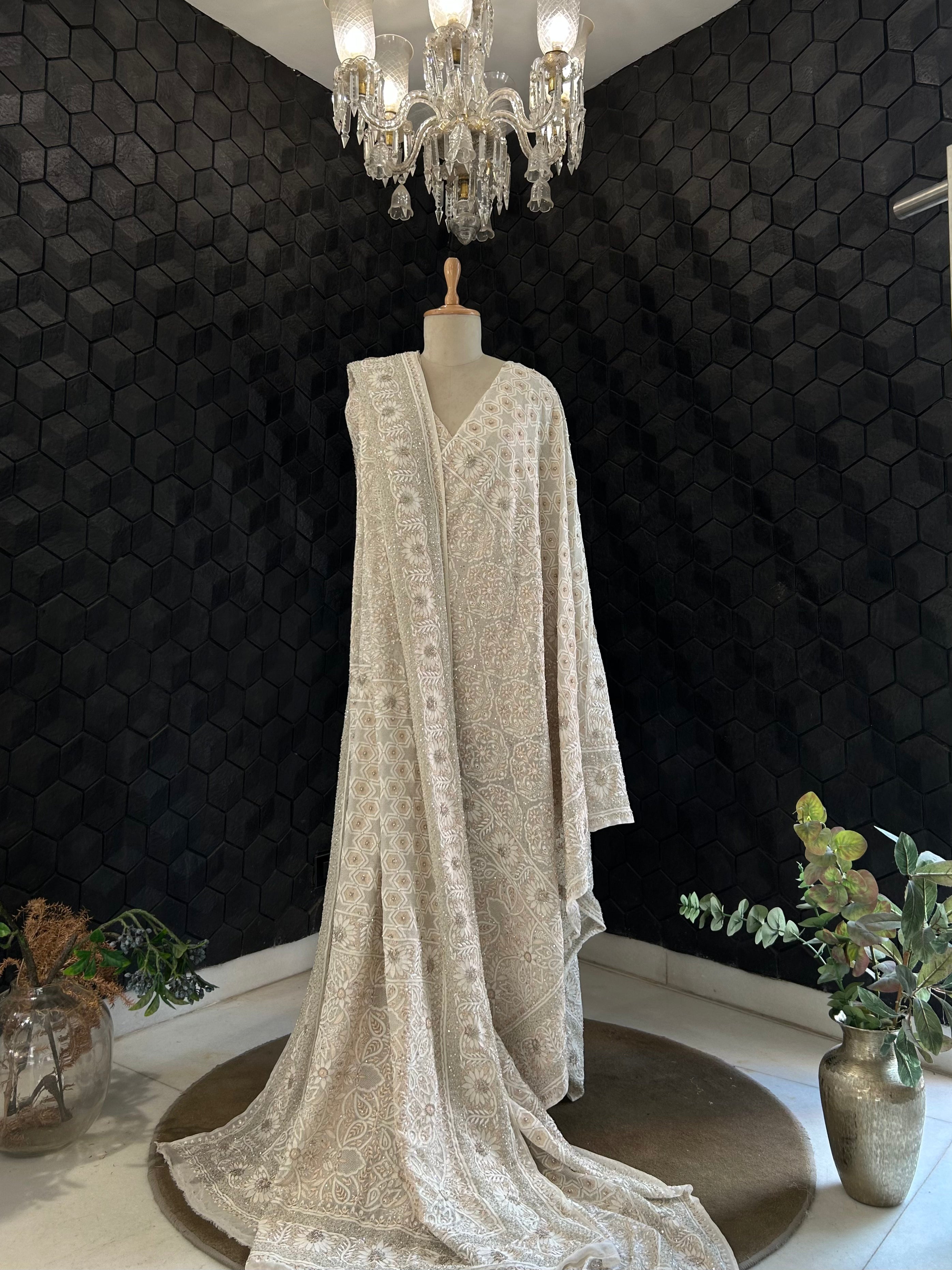 Premium Off White Georgette Ek -Taar  Resham Thread Chikankari Saree