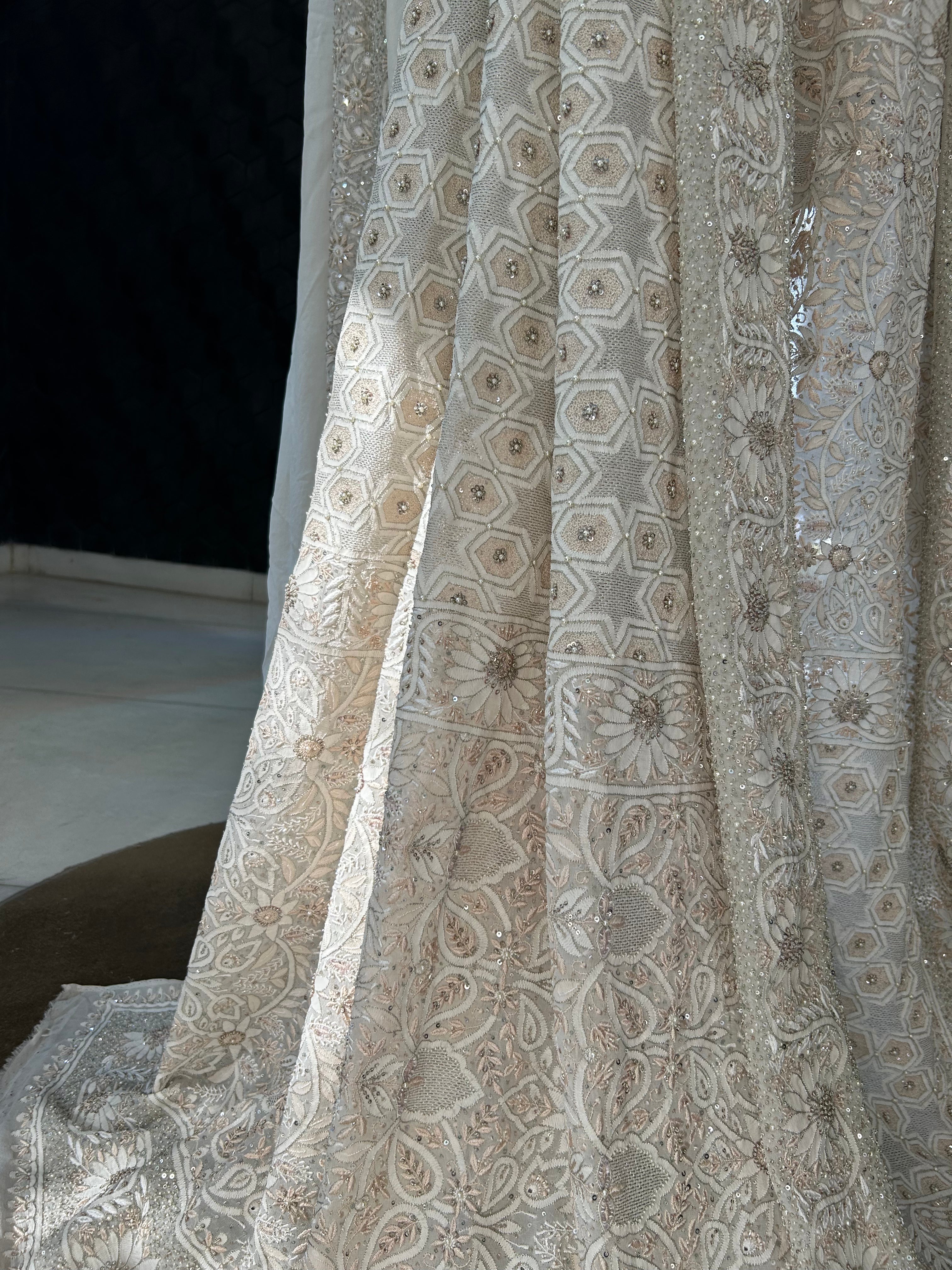 Premium Off White Georgette Ek -Taar  Resham Thread Chikankari Saree