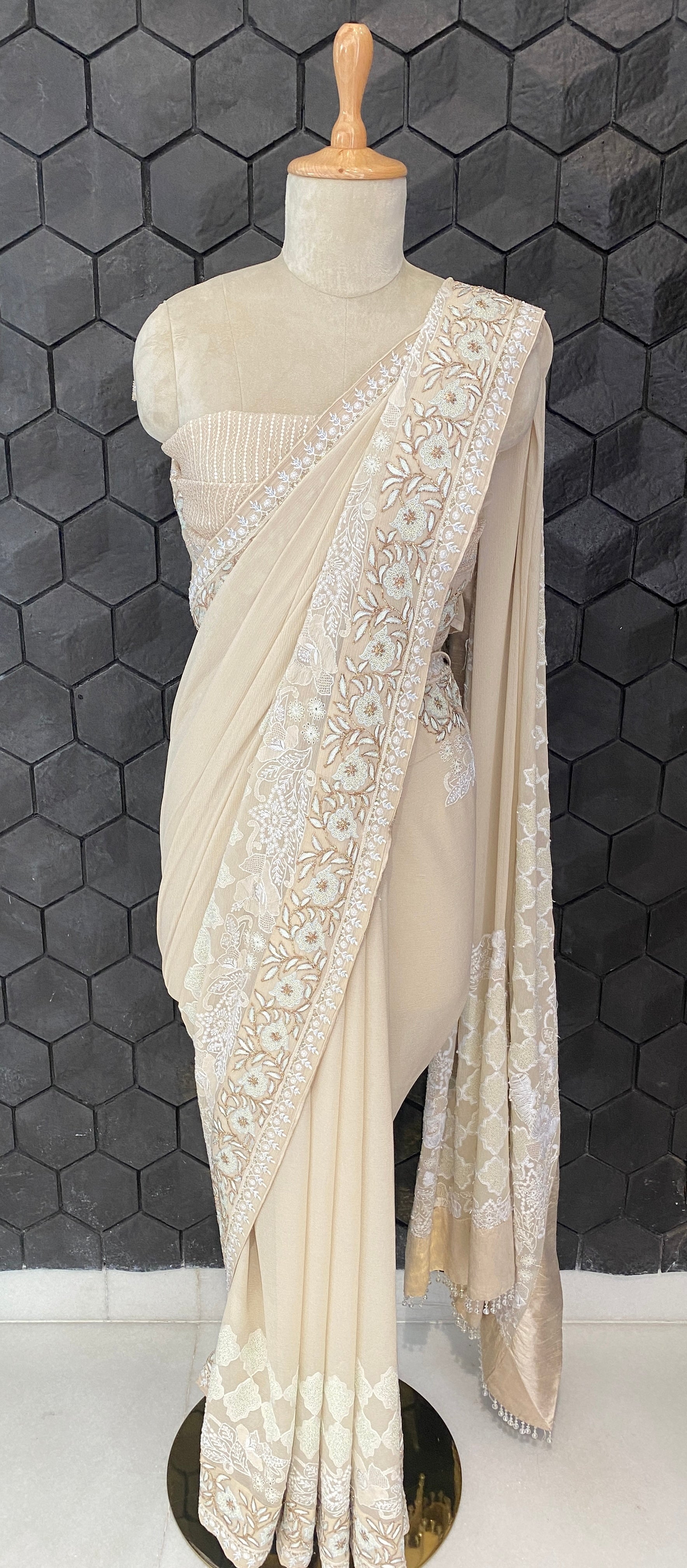 Chiffon do-taar chikankari and pitta work saree