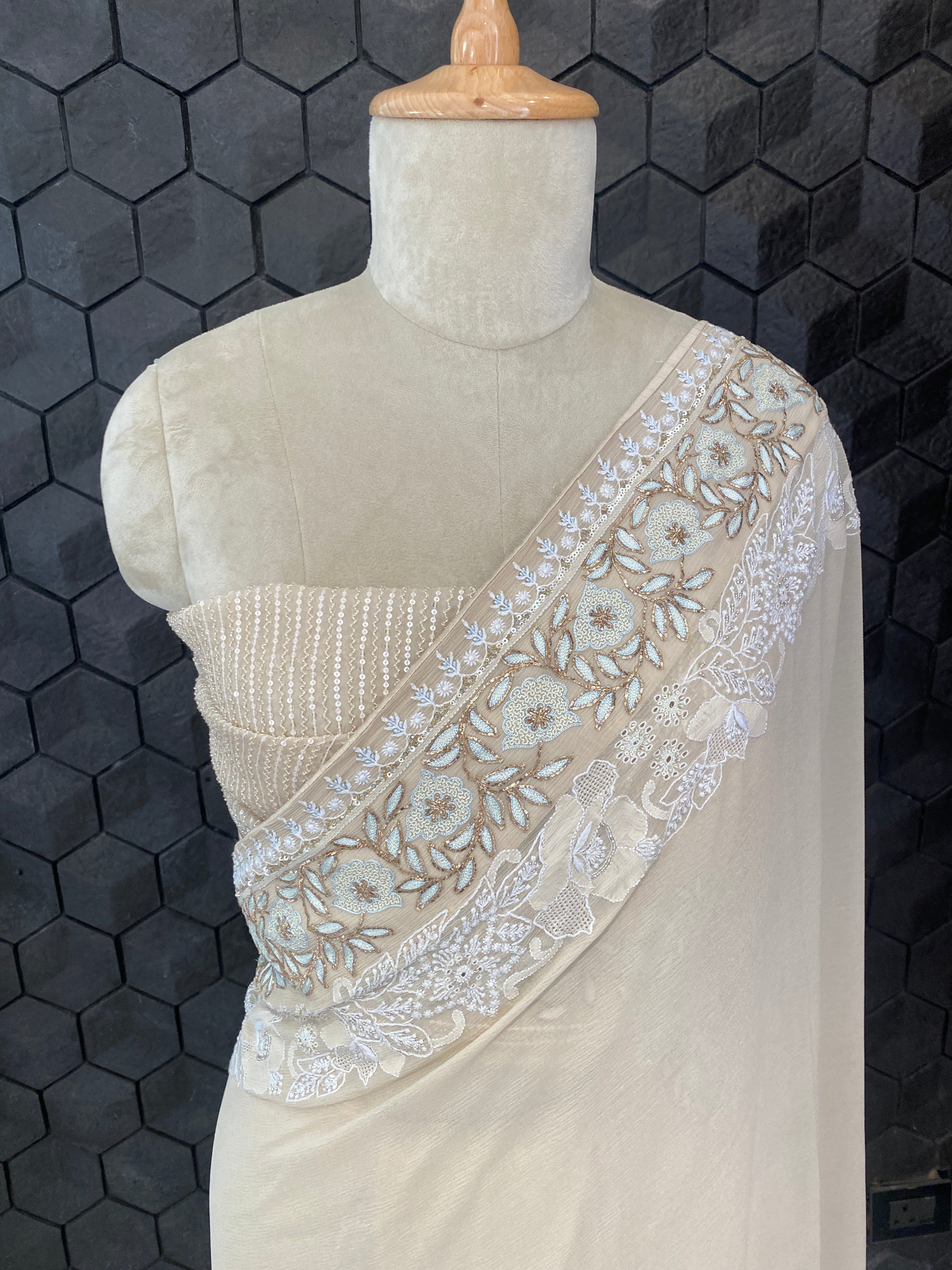 Chiffon do-taar chikankari and pitta work saree