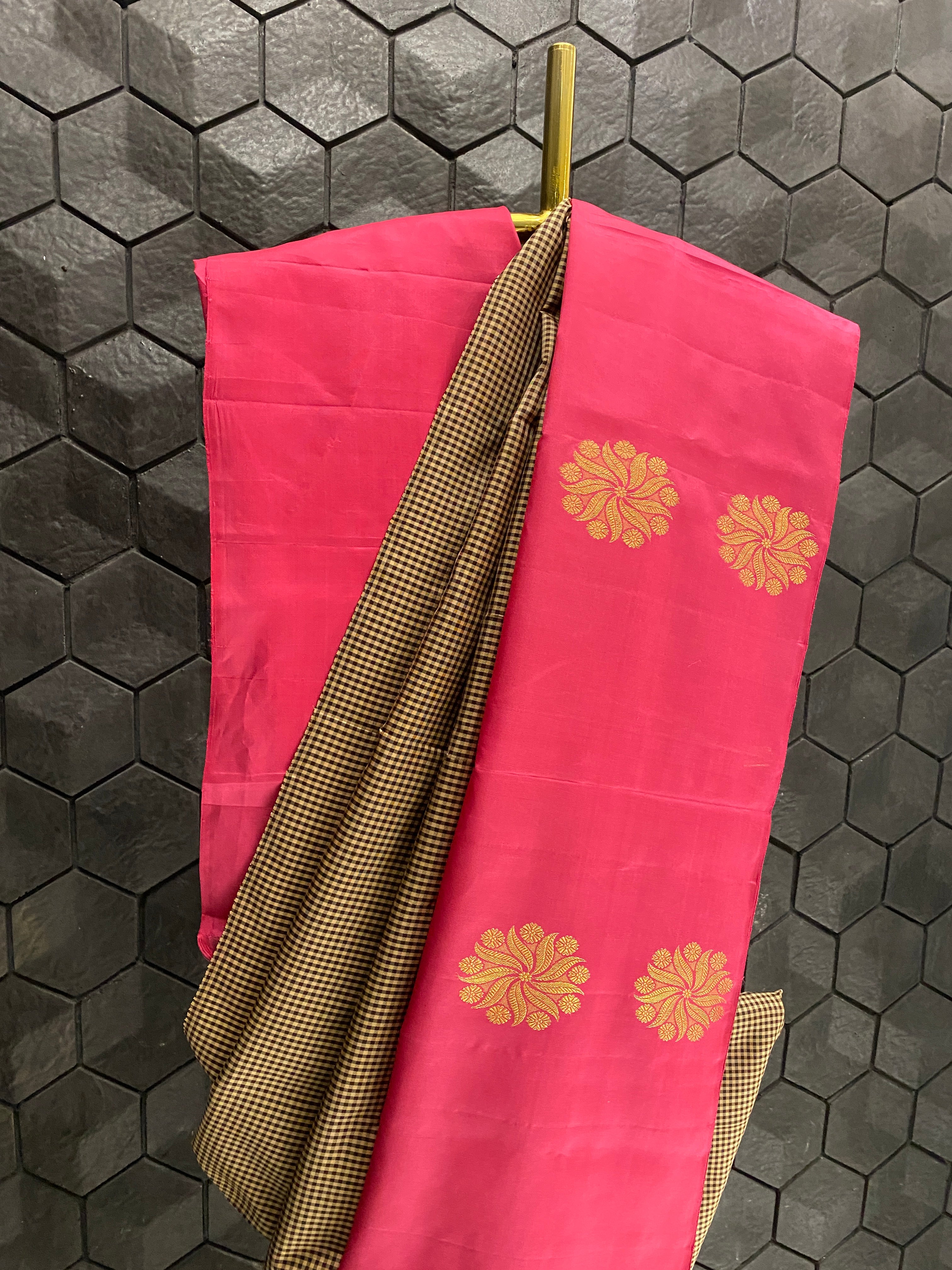 Dual colour silk saree with zari work