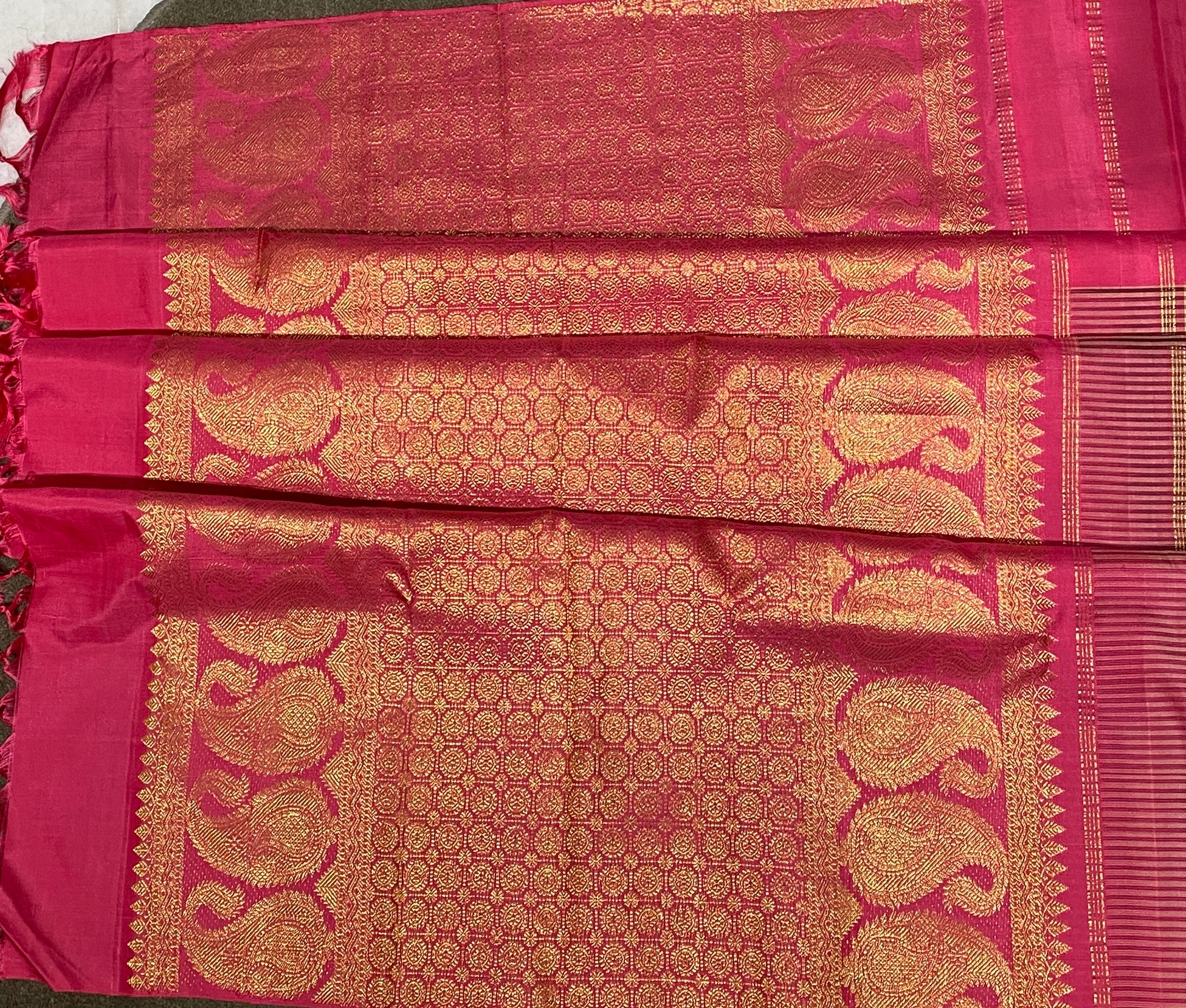 Dual colour silk saree with zari work