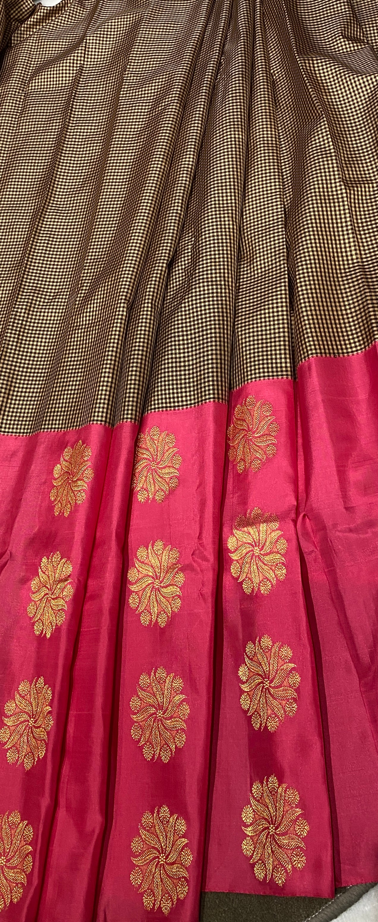 Dual colour silk saree with zari work